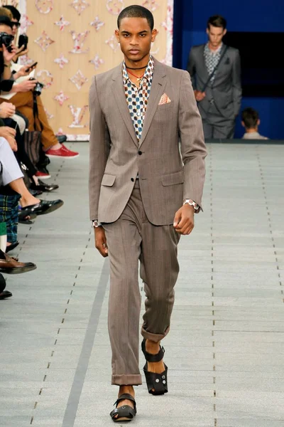 Look 30